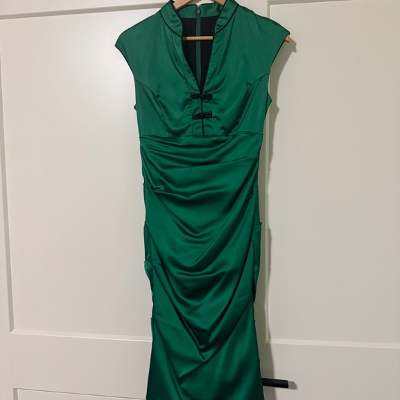 Le Chateau Emerald Green Dress - Picture 3 of 9